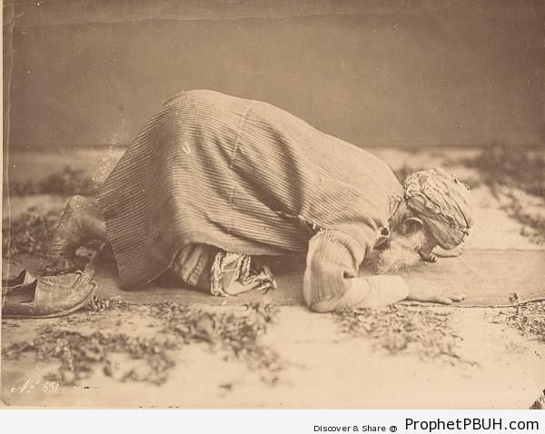 1880 Photo of a Praying Elderly Muslim Man in Cairo, Egypt - Cairo, Egypt