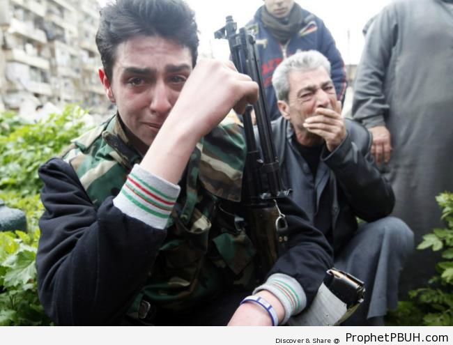 Free Syrian Army Fighters Crying Over Killed Comrade - Photos