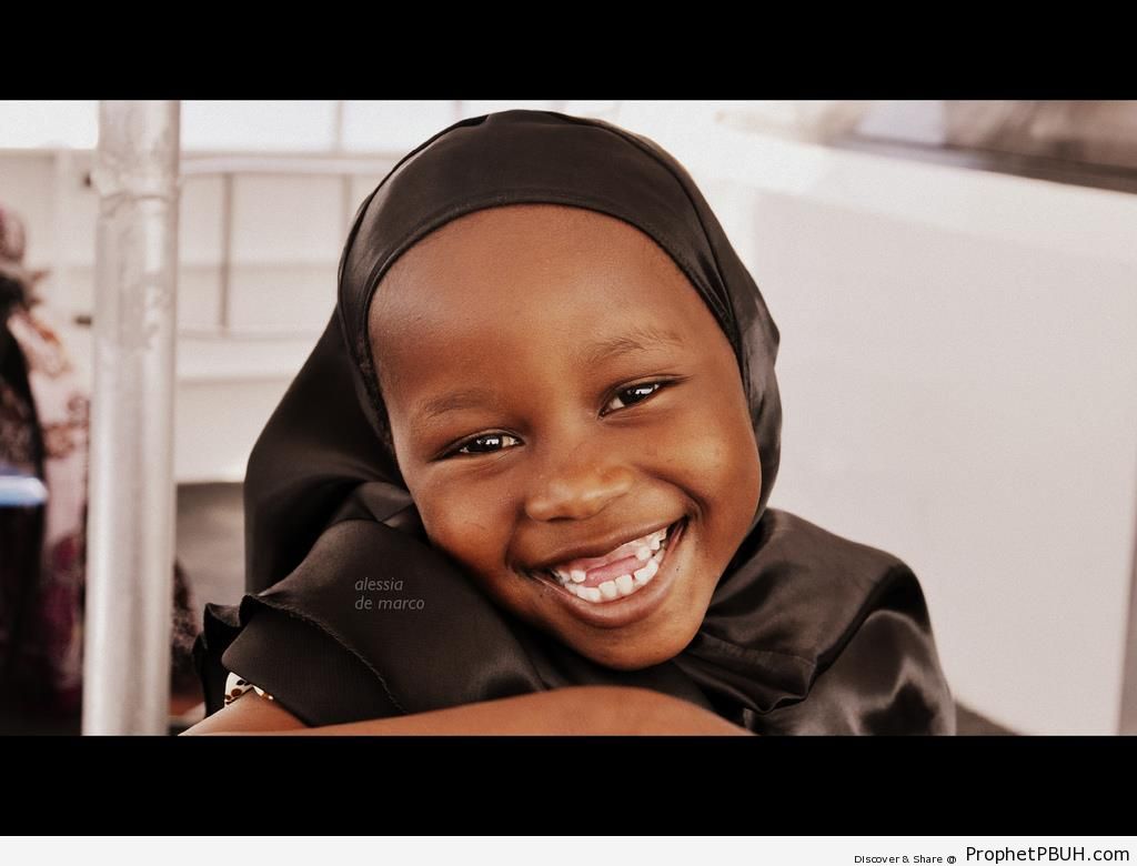 Smiling Little Tanzanian Hijabi - Muslimah Photos (Girls and Women & Hijab Photos) -